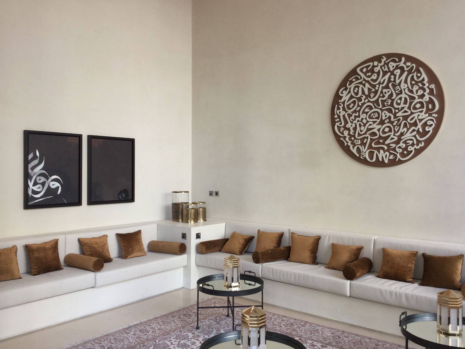 Majlis with contemporary Arabic calligraphy artwork at Alwadi Hotel Doha MGallery